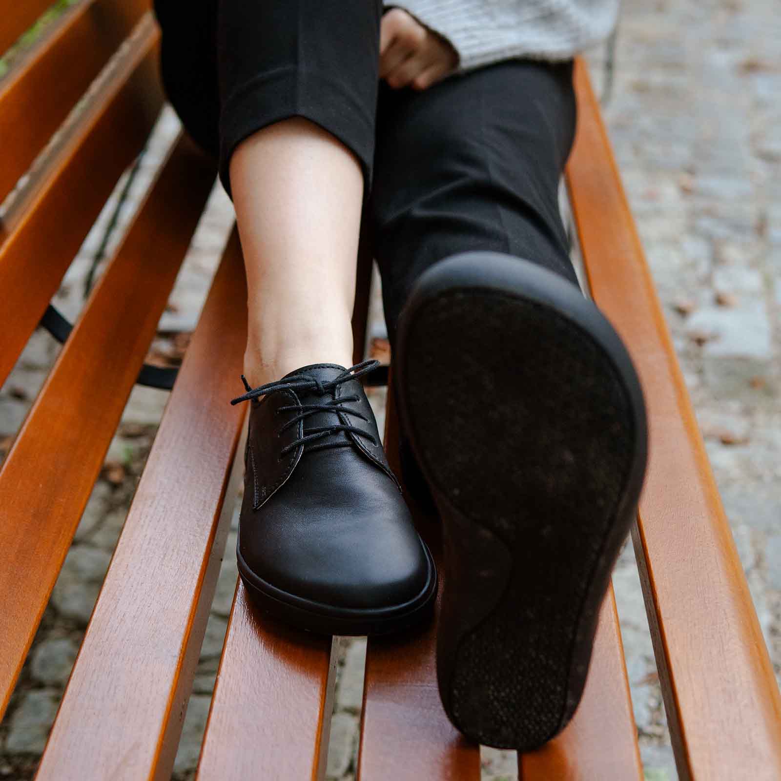 Barefoot Ady All Black