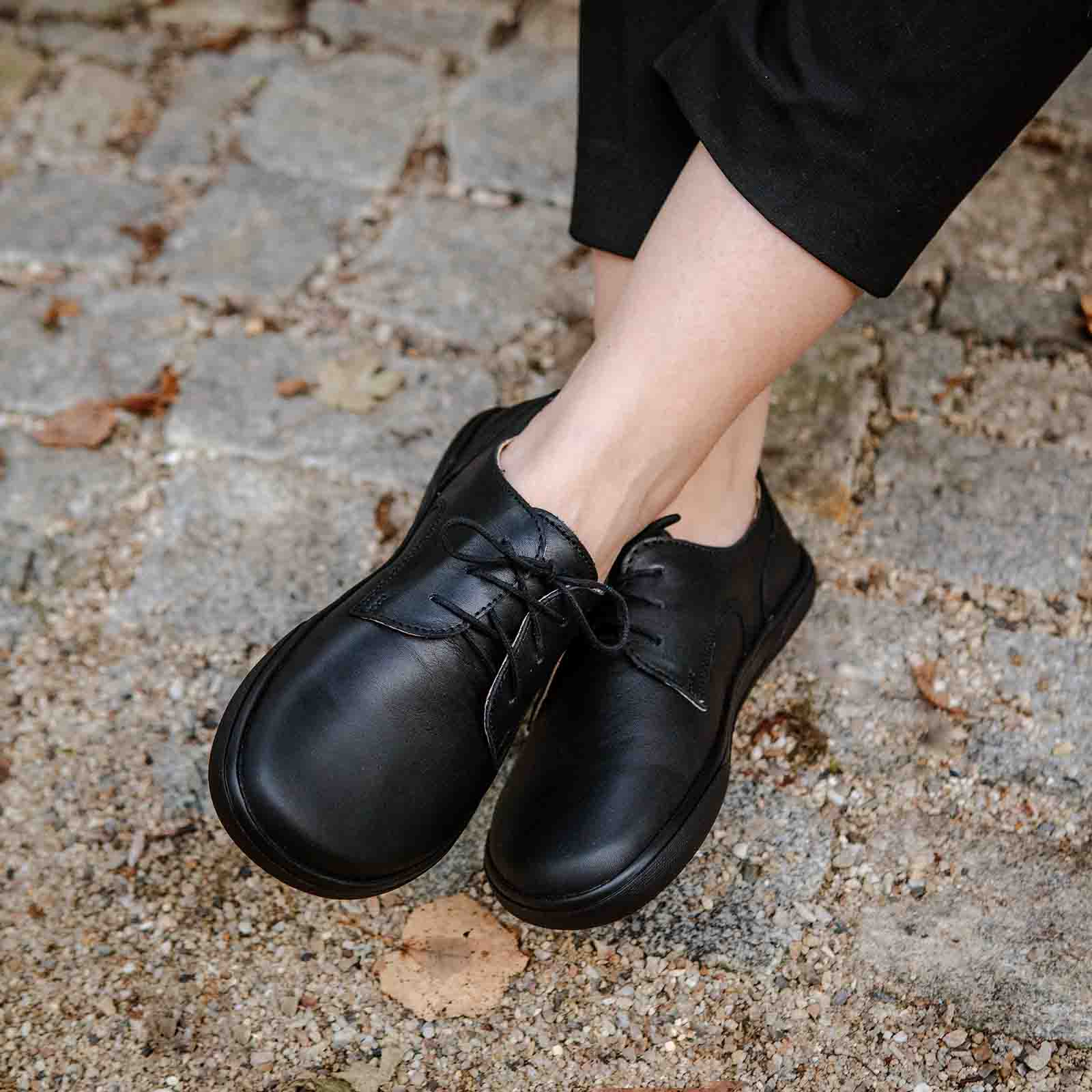 Barefoot Ady All Black